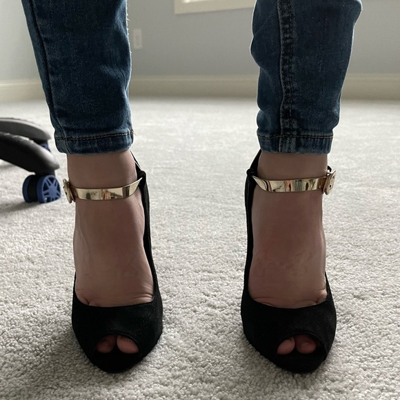 Vina Vestina open toe red bottom heels - Picture 4 of 4